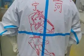 小猪佩奇、龙猫、花木兰……他们的防护服让小患者笑了图片