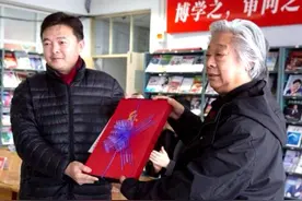 招远籍艺术名家孙泳新向家乡捐赠画集图片
