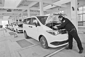 郑州车管所为30辆抗疫车辆 开辟绿色通道快速办理手续图片