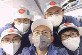 武汉直击丨“爸爸去给哥哥打针了，很快就回来！”这个谎言感动了无数人图片
