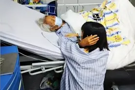 惊喜！火神山女孩与“萌凶”医生隔空再相见，笑着笑着就哭了图片