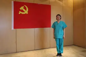 剪头发时流泪的女护士已火线入党：从头开始，换一个新面貌迎接战‘疫’图片