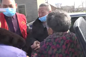 男子离家流浪近四十年，回来时已白发苍苍视频封面