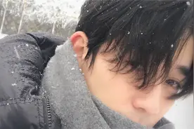 朱一龙翻唱《便衣警察》主题曲，致敬坚守抗疫一线的民警图片