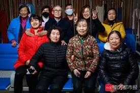 隔离病房里的清洁阿姨：防护服沾大便仍坚持，疫情后想到广东打工图片