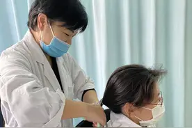 组图：巾帼逆行者，她们用微笑温暖每一位患者图片