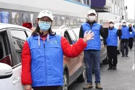 金发楼组长、表情包、意大利面、“红头文件”……上海社区服务入境人员，有的是办法图片