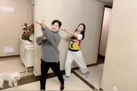 袁姗姗晒与妈妈跳广场舞视频 宅家日常正能量满满图片