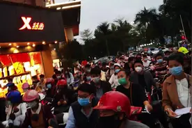 深圳一社区进出口下班时分人员扎堆，社区：将拓宽非机动车道入口视频封面
