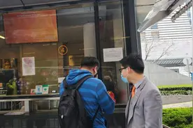 上海中心观光厅重新开放！游客：终于可以带妈妈来俯瞰上海图片