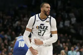 漠视疫情？戈贝尔曾摸遍话筒，被批“NBA历史最愚蠢时刻”图片