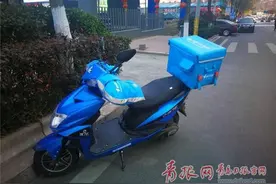 急着送餐 这位外卖小哥驾驶摩托车“闪出”发生事故负全责图片
