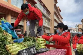 保障4万居民日常生活，“跑腿侠”骑电驴一天送货超5吨图片