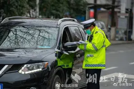 武汉 疫情期间路边机场火车站停车费减免图片