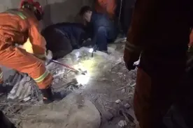果然视频｜泰安一男童贪玩被卡管道内，消防员紧急解救视频封面