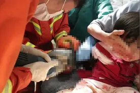 就在家长离开片刻！深圳2岁女童手被卡进榨汁机，万幸未伤及骨头视频封面