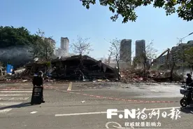 消除房屋结构安全隐患 福州晋安城管拆除两栋危房图片