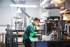 复工复产进行时丨如何安全复工？婺城这家企业凭“考试合格证”返岗图片