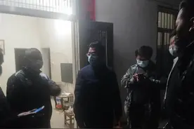 小女孩怕挨责骂玩起“躲猫猫”，搜救队苦寻3小时，原来她藏在同学家的床底下图片