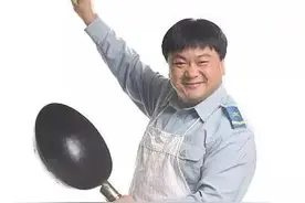 还记得《炊事班的故事》中的胖洪吗？他的儿子要比他红了？图片