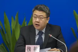省外旅客在白云机场中转，须在指定区域核酸检测采样、等候中转图片