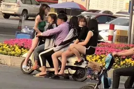 一辆电动车搭载5名美女兜风！这个“最成功的男人”一夜爆红后，栽了图片