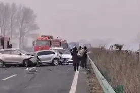 焚烧秸秆能见度降低，23车连撞致1死视频封面