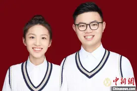 “隔玻璃亲吻”抗疫女护士与男友“如约”领证(图)图片
