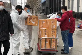 医院人文建设专委会秘书长：疫情是对全社会的共同考验图片
