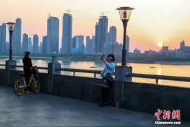 夕阳下的武汉图片