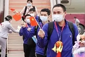 英雄凯旋，情谊不散！两地网友纷纷在线上留言，看着看着就哭了……图片