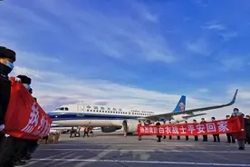 英雄凯旋，感动瞬间图片