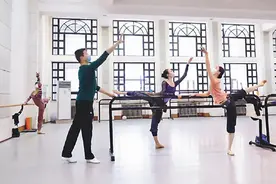 中央芭蕾舞团“复工复产”——“久违的排练厅，我们回来啦图片