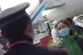 医警夫妻分离40天后昆明机场隔空拥抱“往后余生都是你”图片