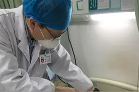 钢筋意外戳伤眼球 专家提醒：眼外伤要正确处理图片