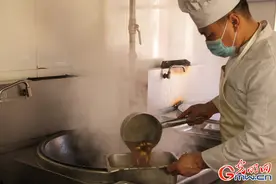 战“疫”哨兵的十二时辰图片