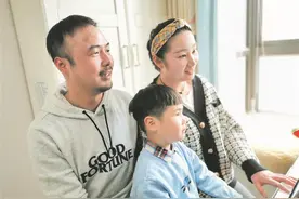 三口之家创作盼归歌红遍朋友圈图片