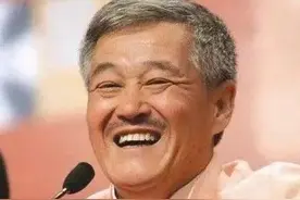 赵本山回应"网传移民加拿大"图片