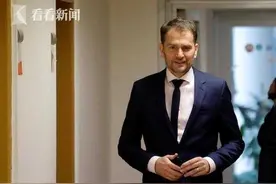 斯洛伐克新政府宣誓就职 所有内阁成员戴口罩手套参加图片
