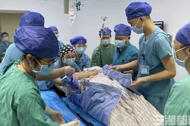 长沙266斤孕妈顺利产下8.5斤重婴儿 专家：孕妇超重生娃风险多图片