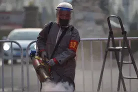 最美系列3｜志愿消杀兵林宁：穿梭120个小区进行消杀图片