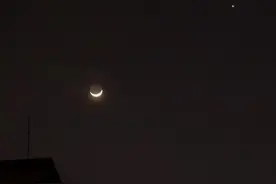 这个周六，金星伴月！专家说白天肉眼就可观测到金星图片