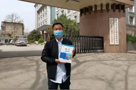 申聪转学并领到新书，寻子十五年的申军良谋求转变：想创业图片