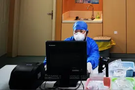 陈梦霞：“疫情不除，我们不退，等到春暖花开再相聚”图片
