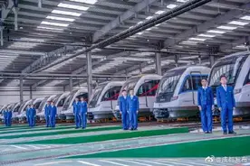 帅气！成都地铁首批快线司机正式亮相图片