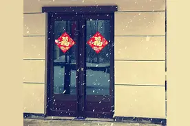 落雪的门扉图片