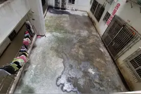 海口一男子高楼坠落，不幸身亡！清晨被发现躺在5楼天井里，身份成谜……图片