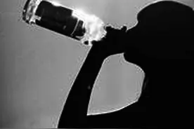 有酒瘾怎么办？酒精依赖的人都会出现哪些临床表现呢？图片