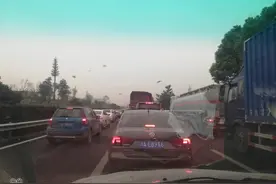 三岔湖垂钓放水，赶在草窝消失前再搞一扳手图片