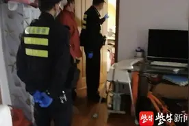 视频｜女子把家人关在门外，铁了心给骗子转账，民警到场喊话：不要操作！不要操作！不要操作图片